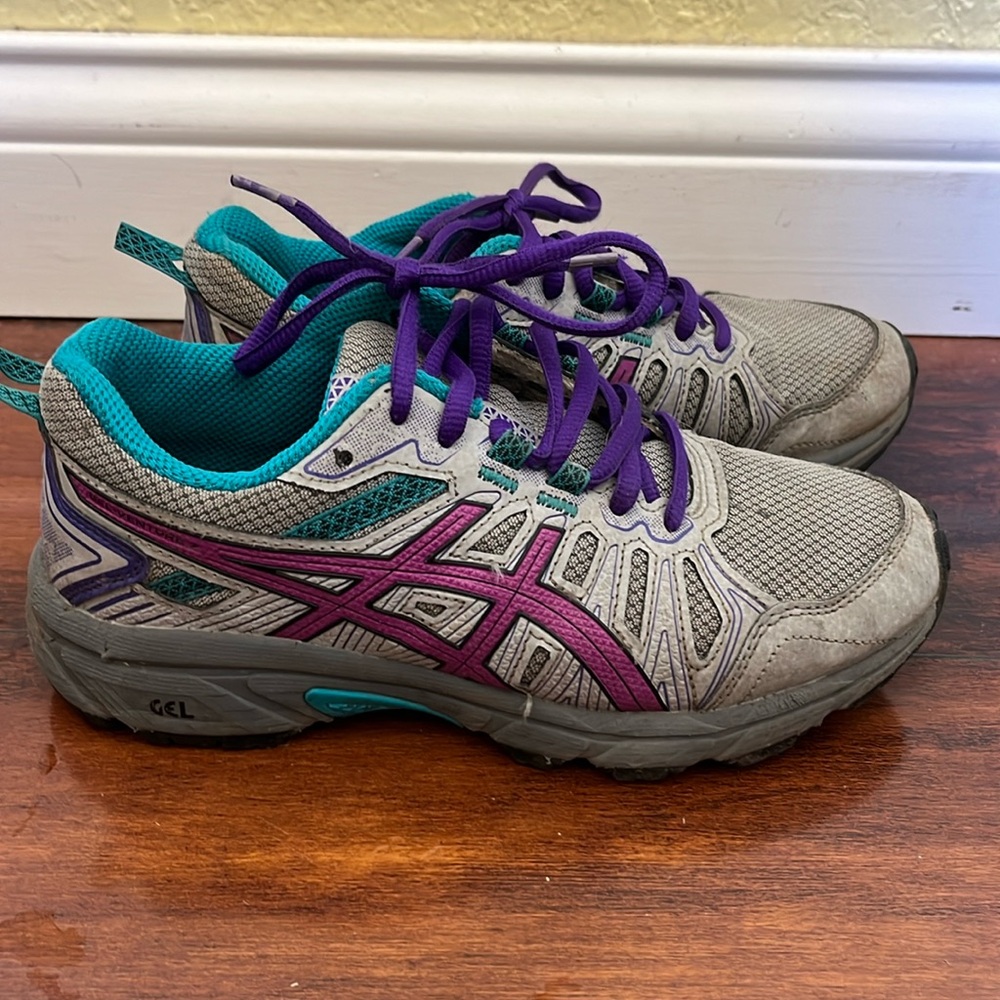 Girls running/hiking sneaker